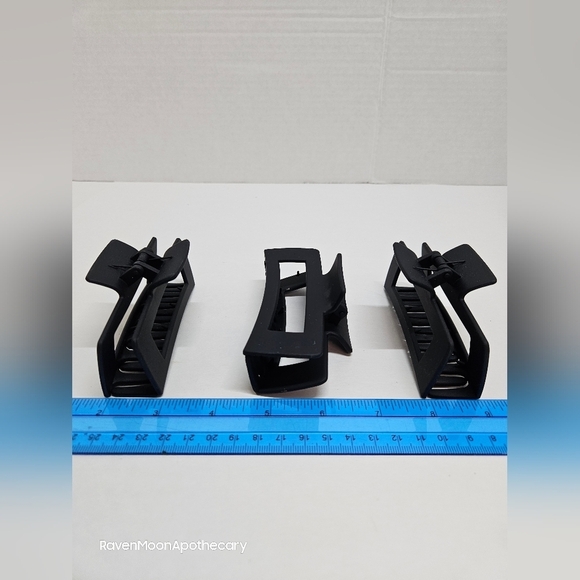 3/15$ Bundle Deal NWOT Three piece Square Hair Clips - Picture 3 of 3